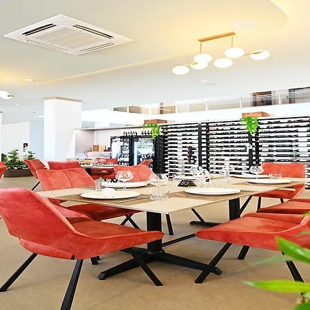 Hotell Fllad And Golem (Tirana)