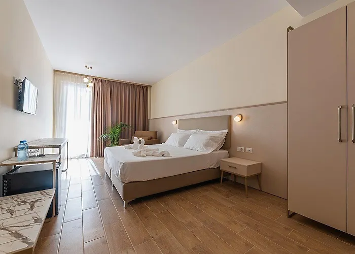 Fllad And 4* Golem (Tirana)